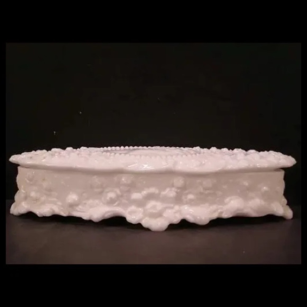 VTG Fostoria Jenny Lind Milk Glass Glove Box Lidded Vanity Trinket Dish MINT